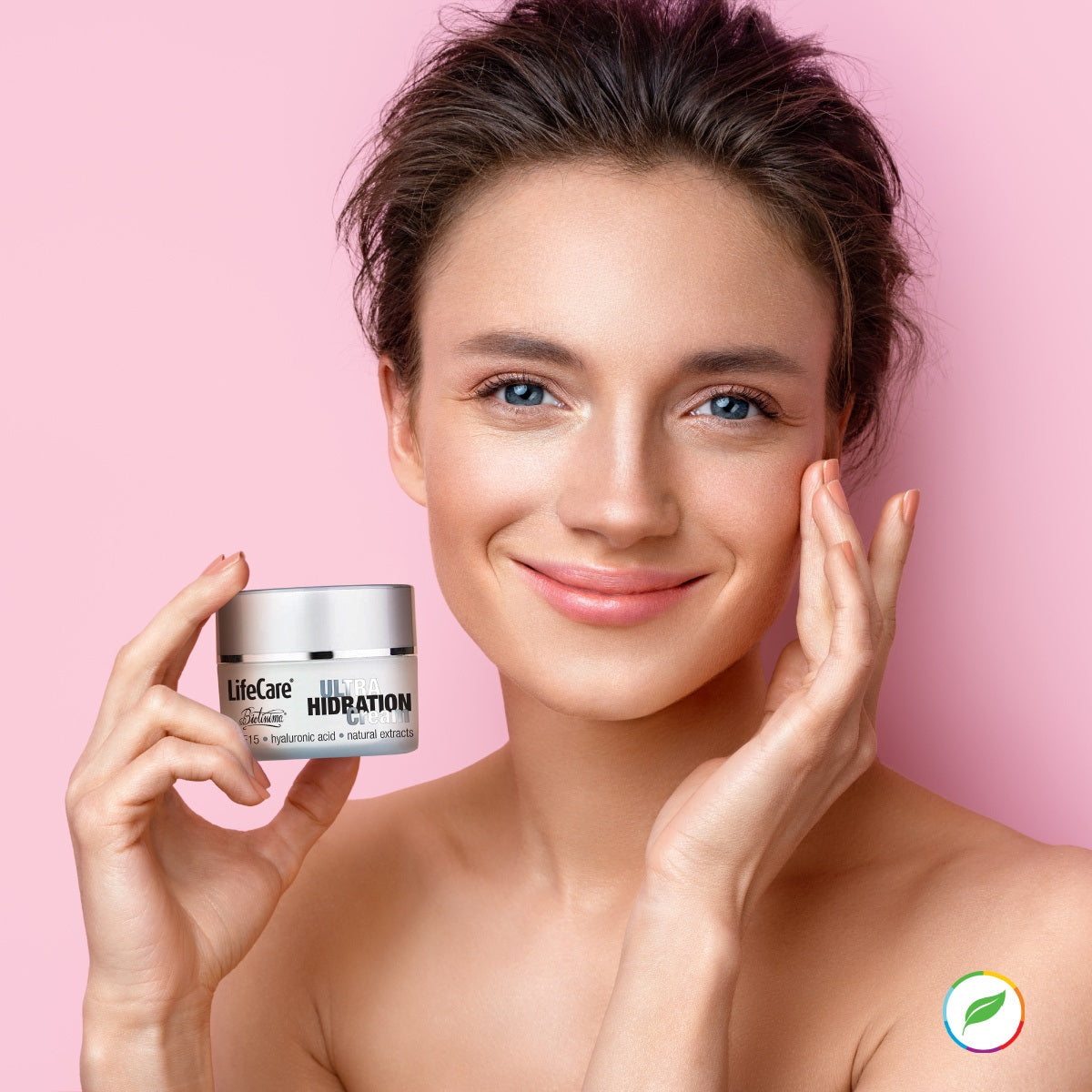 Ultra moisturizing cream with SPF 15 and hyaluronic acid
